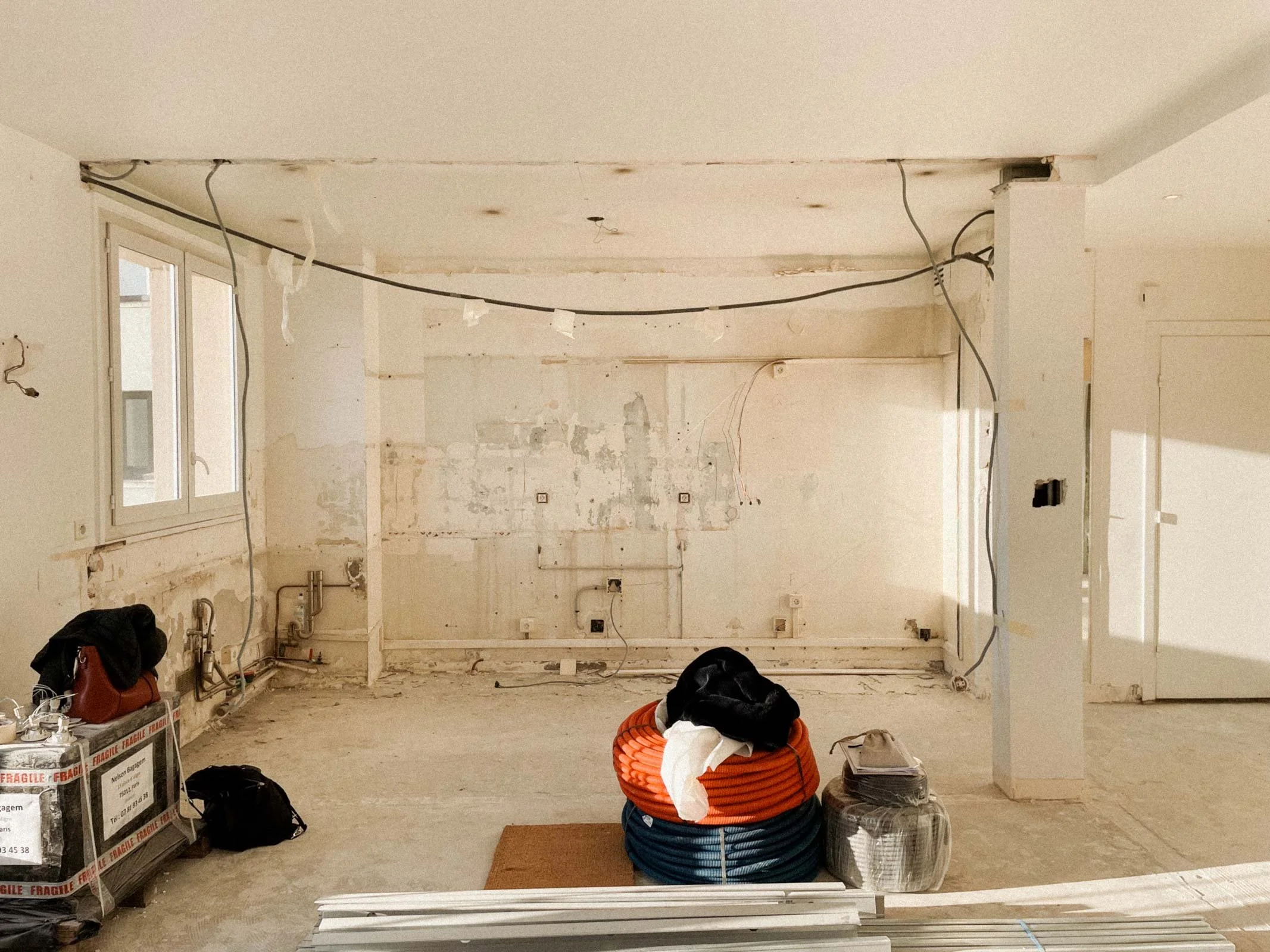 Chantier d'un appartement en cours de rénovation dans le Var