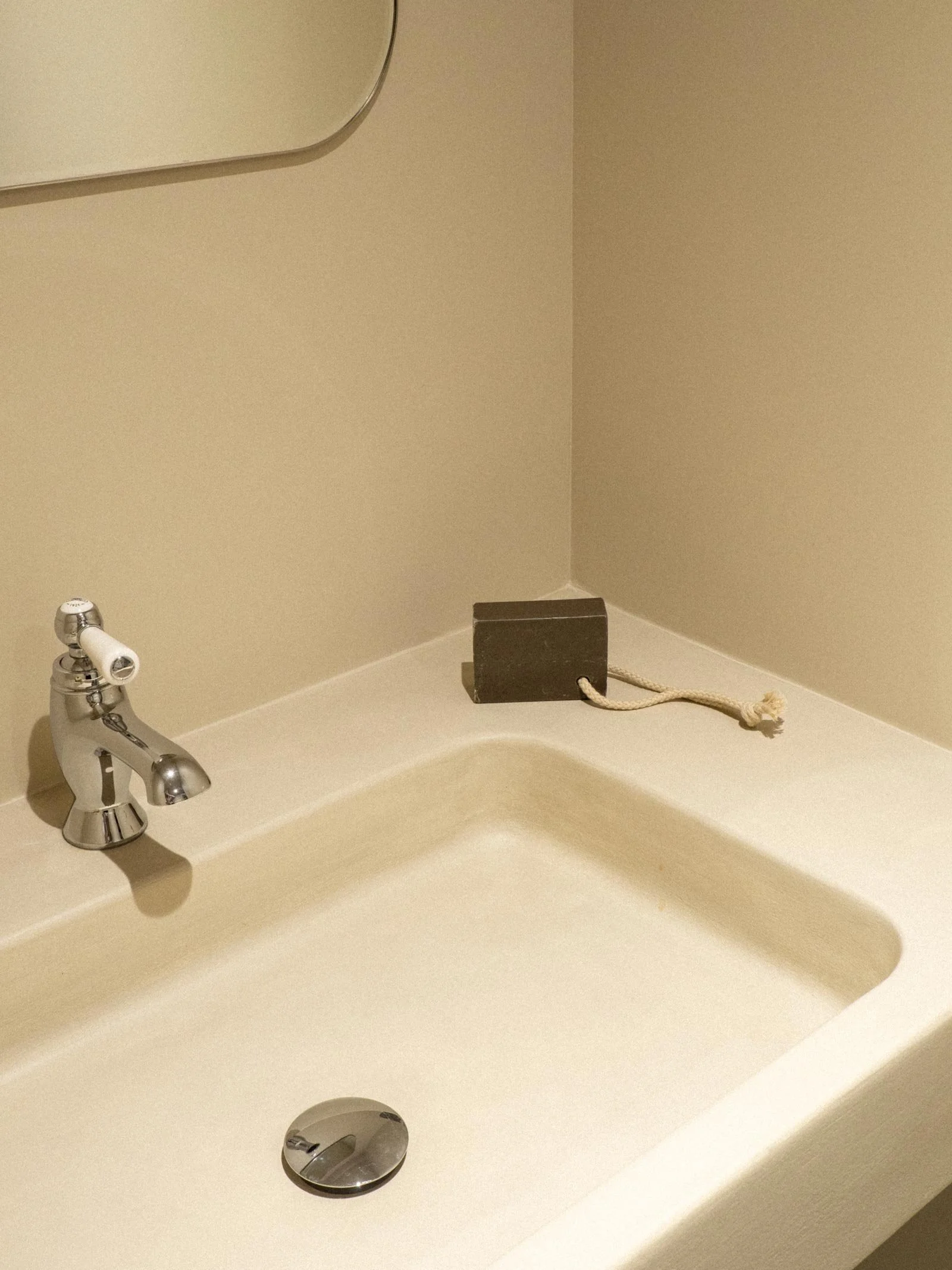 Vasque maçonnée réalisée par un architecte d'intérieur dans le Var