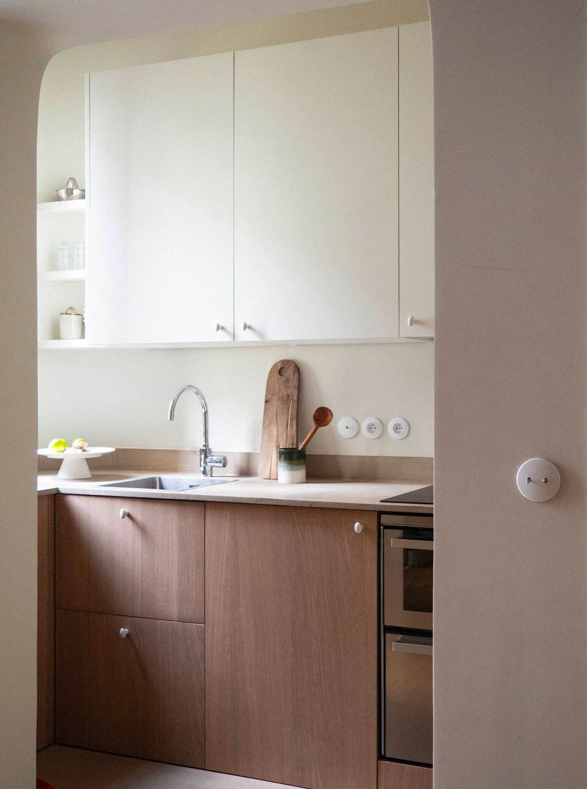 Cuisine rénovée d'un appartement haussmannien dans le projet Porte Dorée.