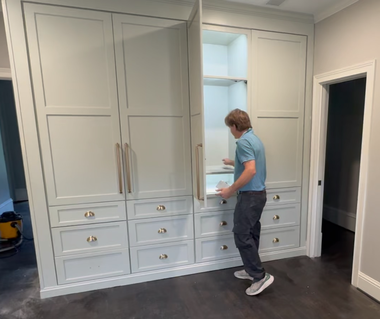 Closet 3.png