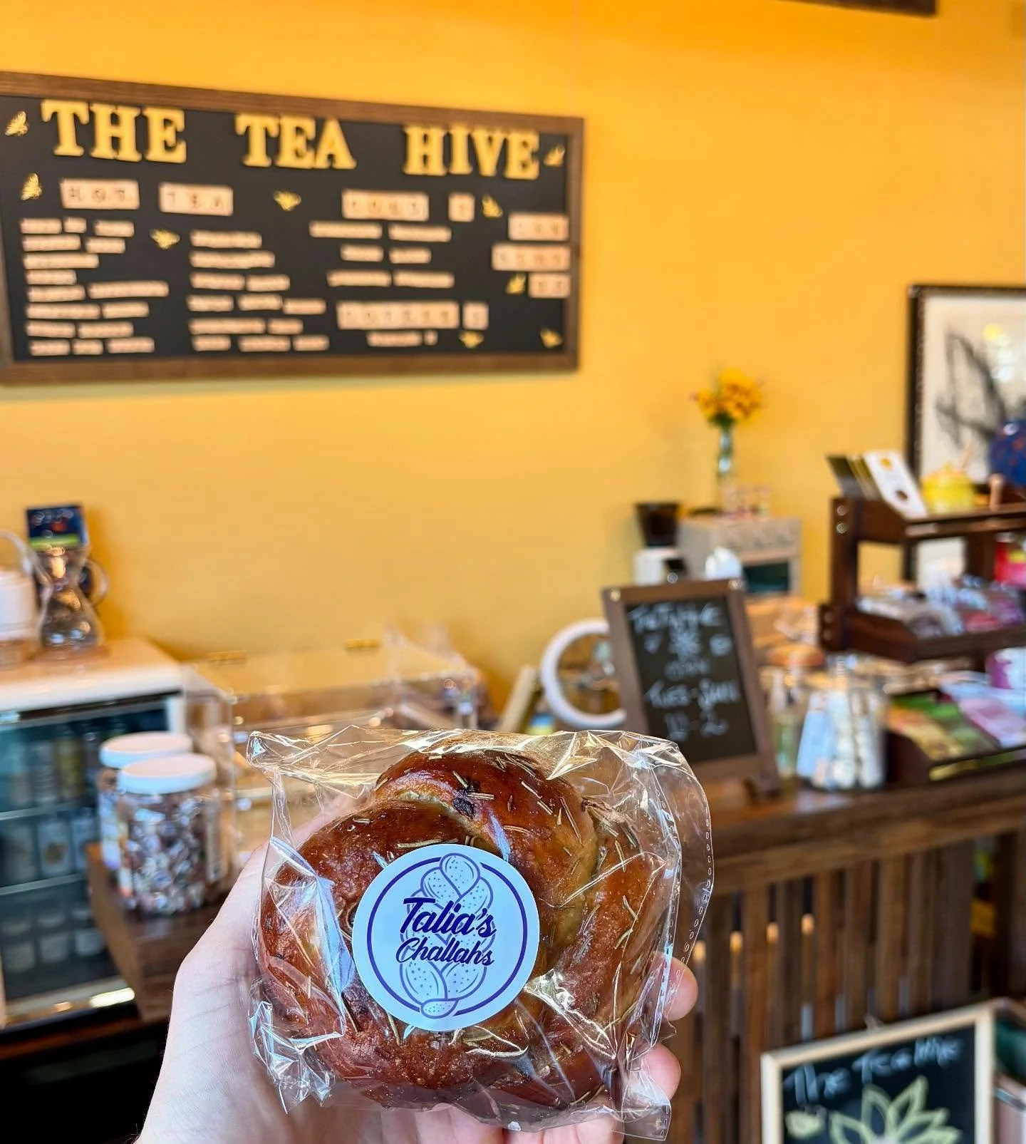 🌿🫖✨ You can now find our challahs and other delicious baked goods at @theteahive.co! The Tea Hive is the coziest new spot around, serving amazing teas (and coffee!) and great vibes, tucked inside the beautiful @birdsallco 

Come wander around, chec