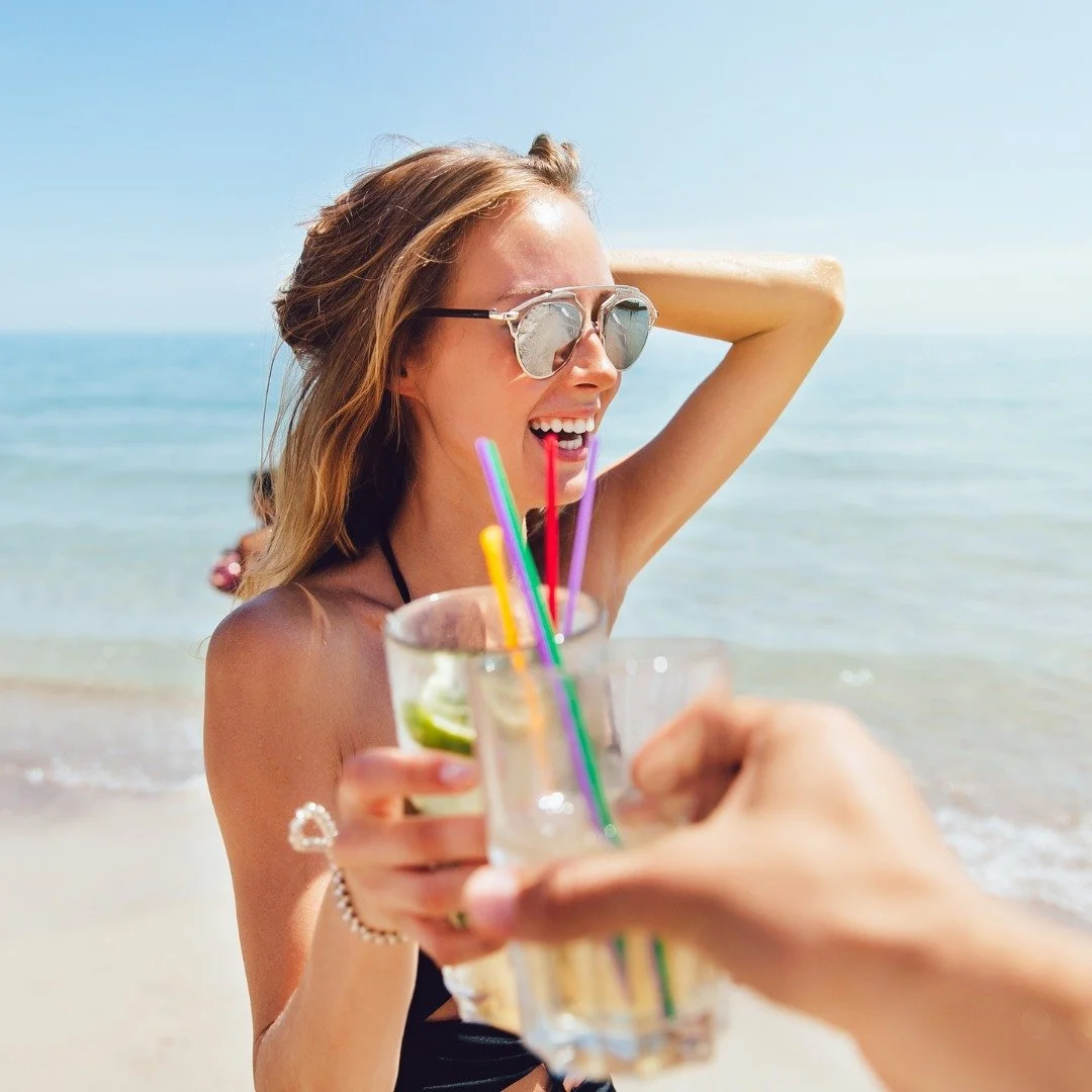 Sun, sand, and a cold drink always hit better at BB&rsquo;s Tiki &amp; Beachside Bar 🍹🌴 Located right at Boardwalk Inn &amp; Suites, BB&rsquo;s is your go-to spot to unwind after a beach day or kick off a laid-back evening by the ocean. 

Grab a co