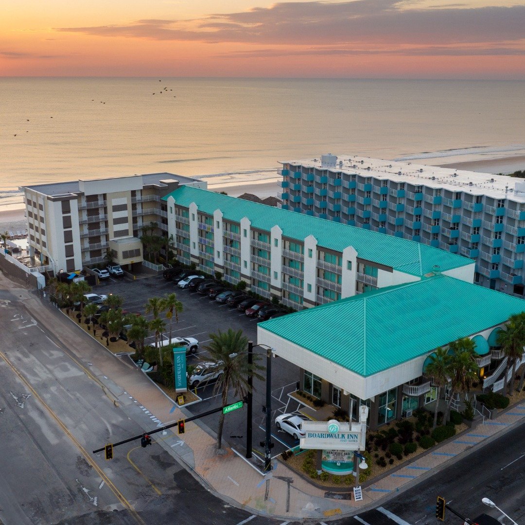 There&rsquo;s just something about a Daytona Beach sunrise that hits different 🌅

The quiet before the day begins. The soft colors over the ocean. The sound of the waves rolling in. When you stay right on the beach at Boardwalk Inn &amp; Suites, tho