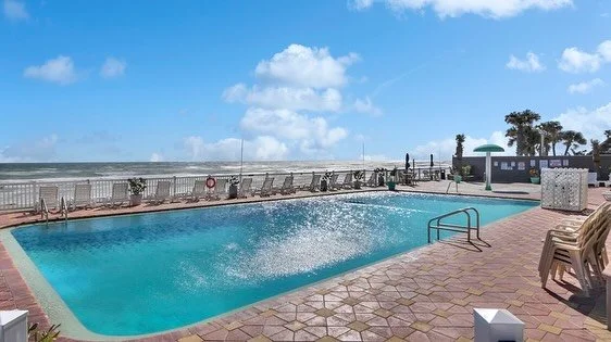 At Boardwalk Inn and Suites, our oceanfront pool lets you soak up the sun while the Atlantic sparkles just beyond. Swim, lounge, unwind in the hot tub, and take in those endless blue views all without leaving the property.

Beach vibes, poolside comf