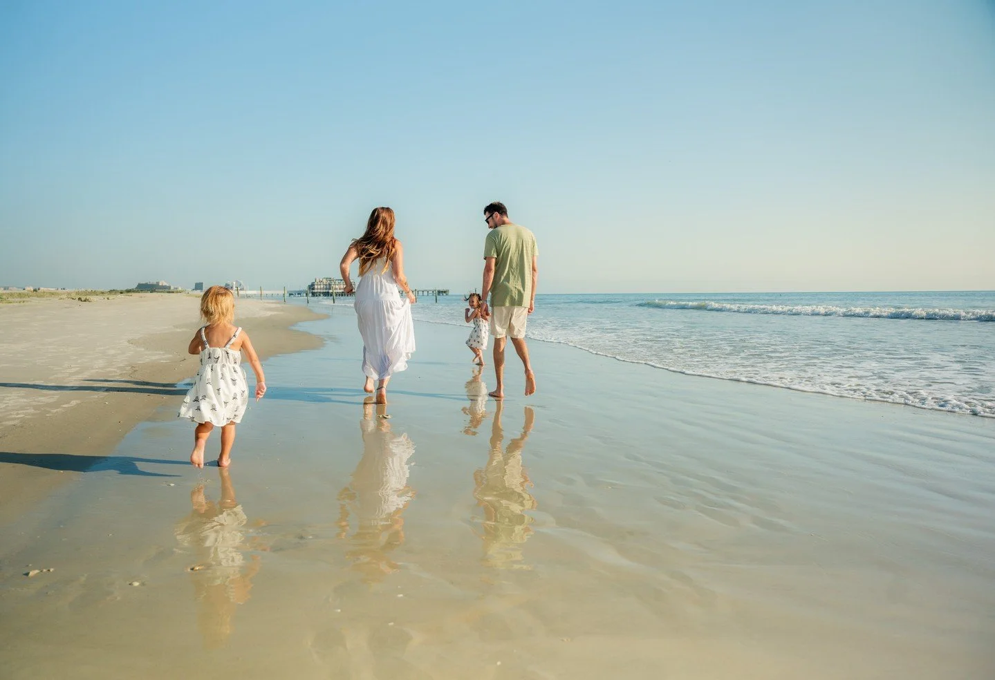 Summer in Daytona Beach means sunny days, ocean breezes, and unforgettable beach memories. ☀️🌊

Stay at Boardwalk Inn &amp; Suites and enjoy direct beach access, an oceanfront pool, and a location just minutes from the Daytona Beach Boardwalk, dinin