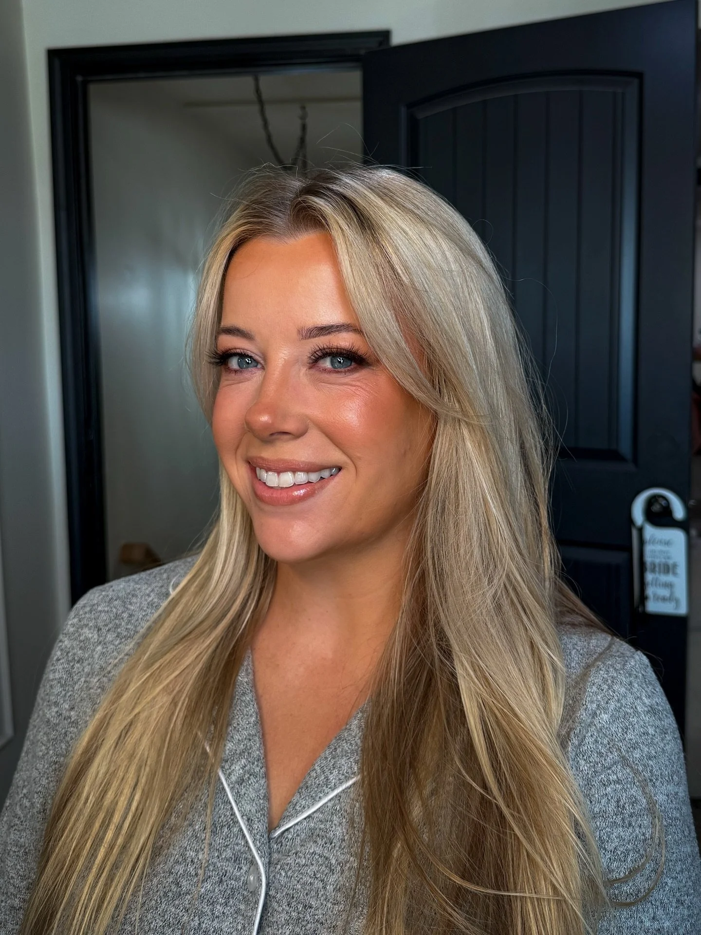 This bronzy glam was unforgettable 🧸🥧🍂

#makeupartist #kansascitymakeupartist #softglam #glowymakeup