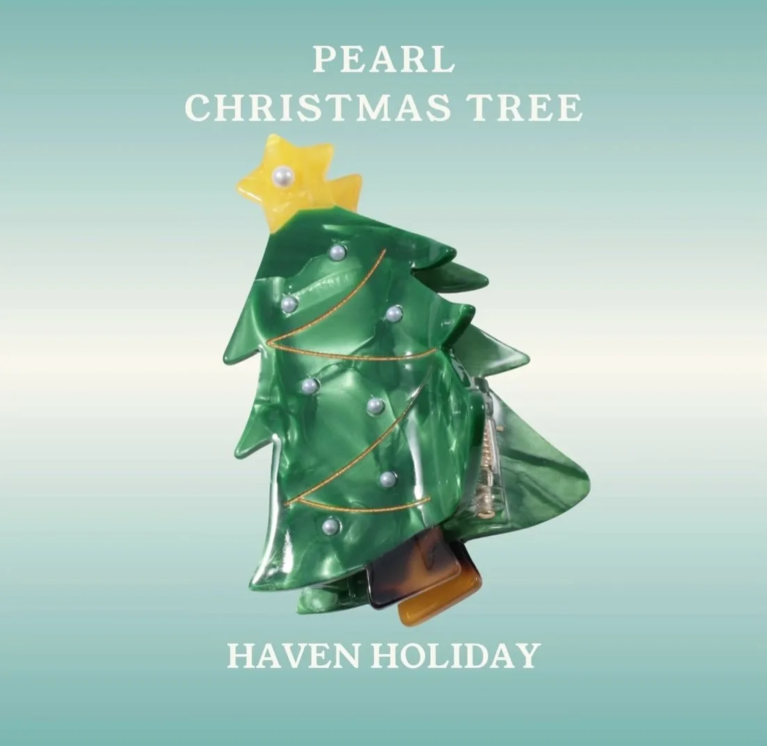 Santa came early this year with Haven Holiday Hair Clips 🎄
Shop these seasonal clips on our website- styleofhaven.com (link in bio)
&bull;
&bull;
&bull;
#hairclips #bohoaccessories #holidayhair #shopsmall