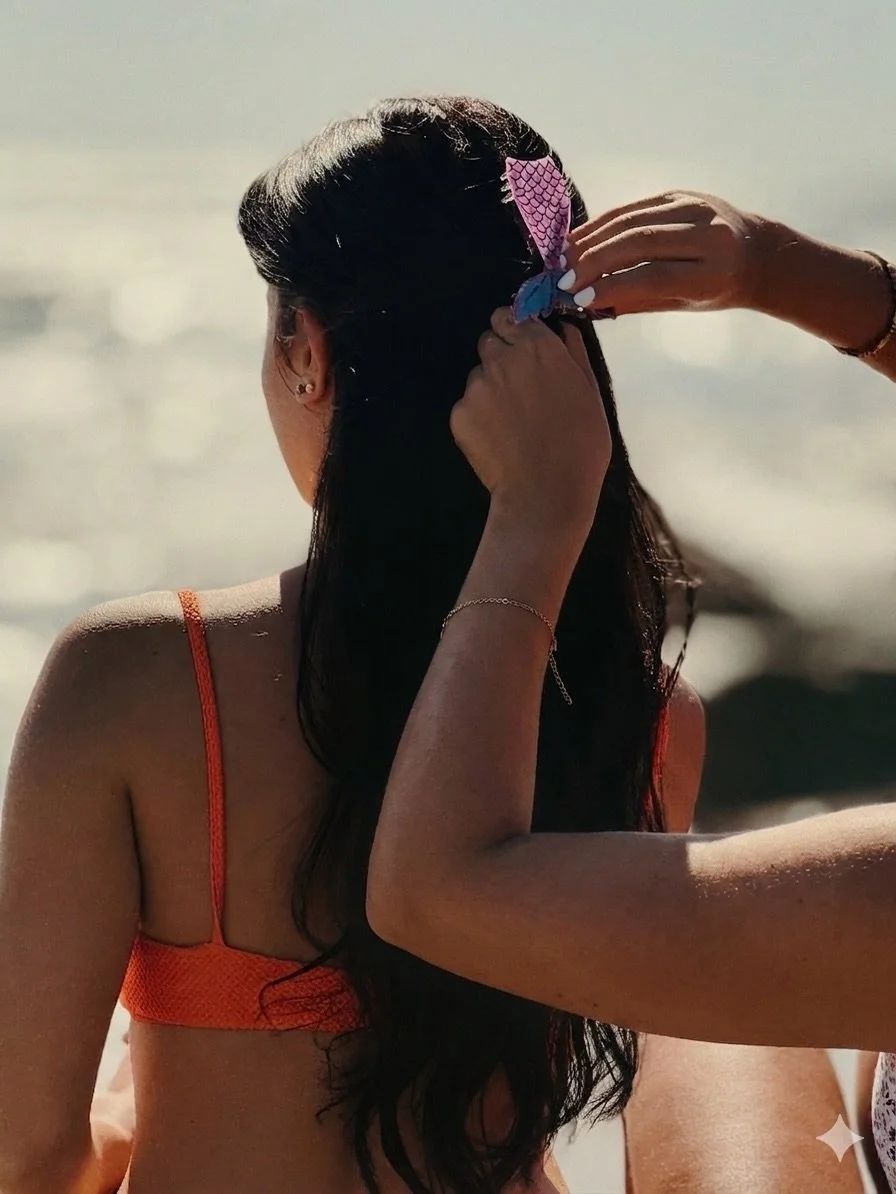 For the girls who grew up dreaming of being mermaids 🧜&zwj;♀️✨

Some things change, but matching with your best friend never gets old 🌊

Link in bio to choose yours.

#hairclipsbeach #mermaidvibes #coastalstyle #bestiefashion #summerstyle