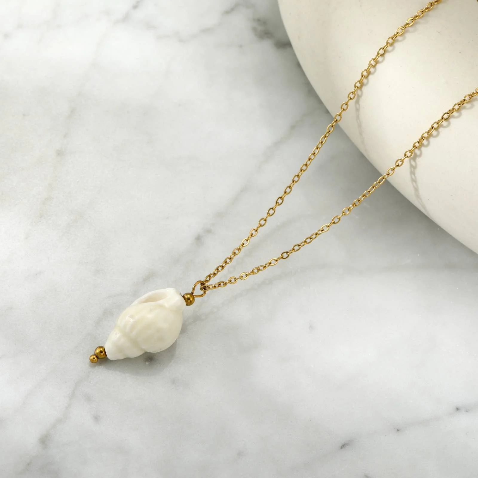ceramic-conch-shell-necklace-2.jpg