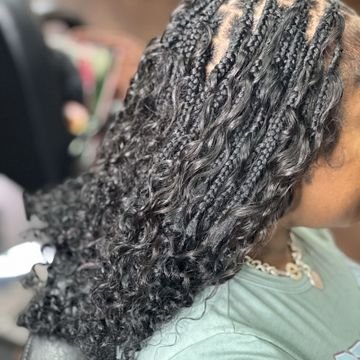 51dc2f2575e04fa5853a00c1db01eb-braidsbyanisadashe-inspiration-9f4de216d2ba4576a1b0549c90c73b-booksy.jpeg
