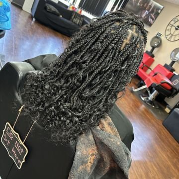 23c343713a004e6a987ae0028c0bf5-braidsbyanisadashe-inspiration-619af5272bfb4953b49b69d61bbd11-booksy.jpeg
