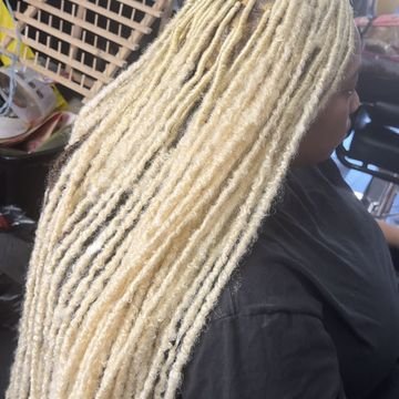 8c78ceb390b84dc69af35d6b00bed9-braidsbyanisadashe-inspiration-63a2048237014becaa9f145bd344e4-booksy.jpeg