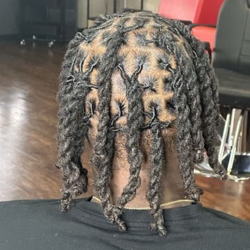35507d759020404a8cfb45d0b14368-braidsbyanisadashe-inspiration-e2024c7fda7741c08f609852c2003b-booksy.jpeg