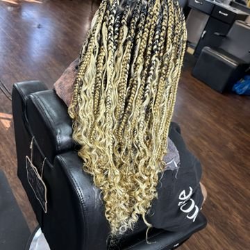b0b14f88c9214f16868f2d3eb233cf-braidsbyanisadashe-inspiration-6f972936124947e3ab0dbd4aea7f62-booksy.jpeg
