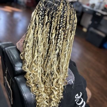 942510ea6f85433d9d3ac88ea232ea-braidsbyanisadashe-inspiration-2e13f4a0678742d69c6fa98918bdbe-booksy.jpeg