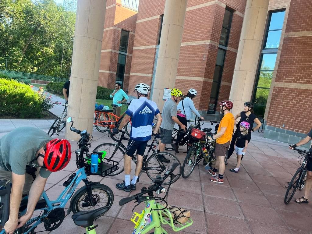🚲 May is Bike Month &mdash; and this Saturday the Del Ray Farmers Market is rolling out a warm welcome to the Alexandria Bicycle &amp; Pedestrian Advisory Committee (BPAC)!

Stop by their table to grab:
✨ Alexandria bike maps
✨ Info on local plannin