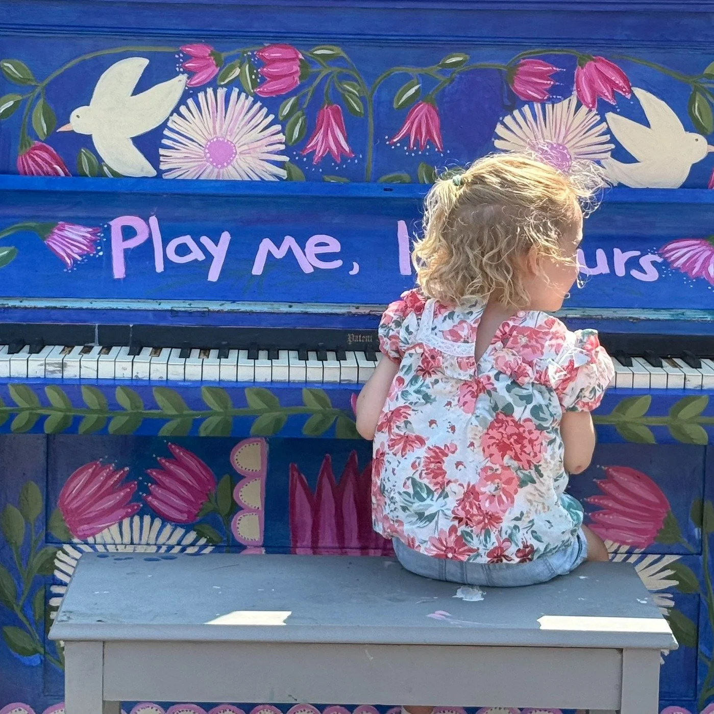 Summer Saturdays don't get much better than this! ☀️🍑🌽

Today's market was full of neighbors, families, kids, and plenty of four-legged friends.  Live music filled the air while future musicians took turns playing the community piano. 🎹

Vendors b