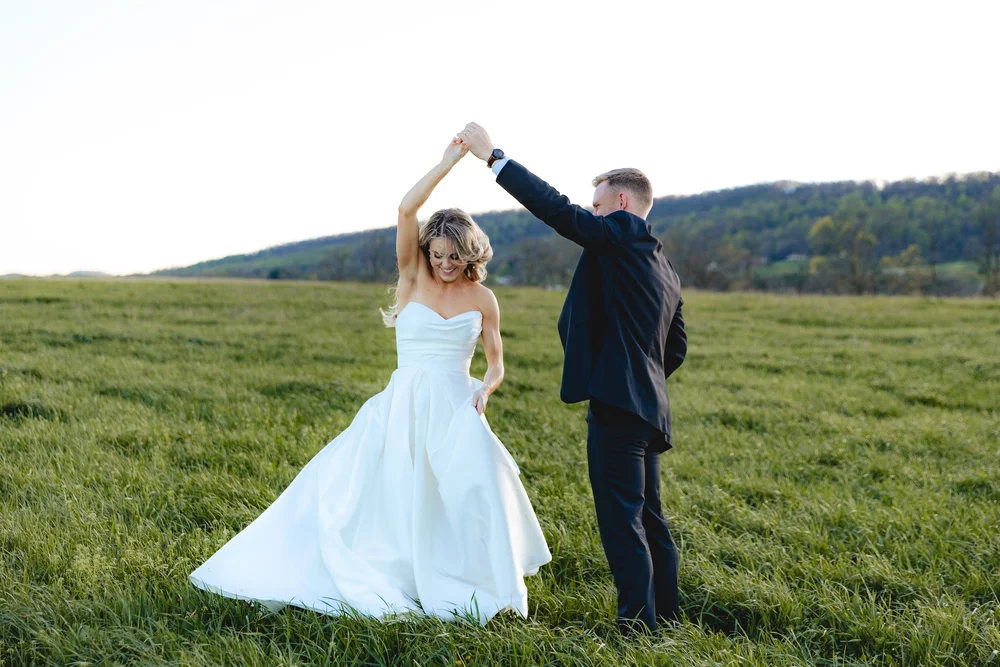 Hanah and Kyle real wedding moments captured by Maryland photographer Aira