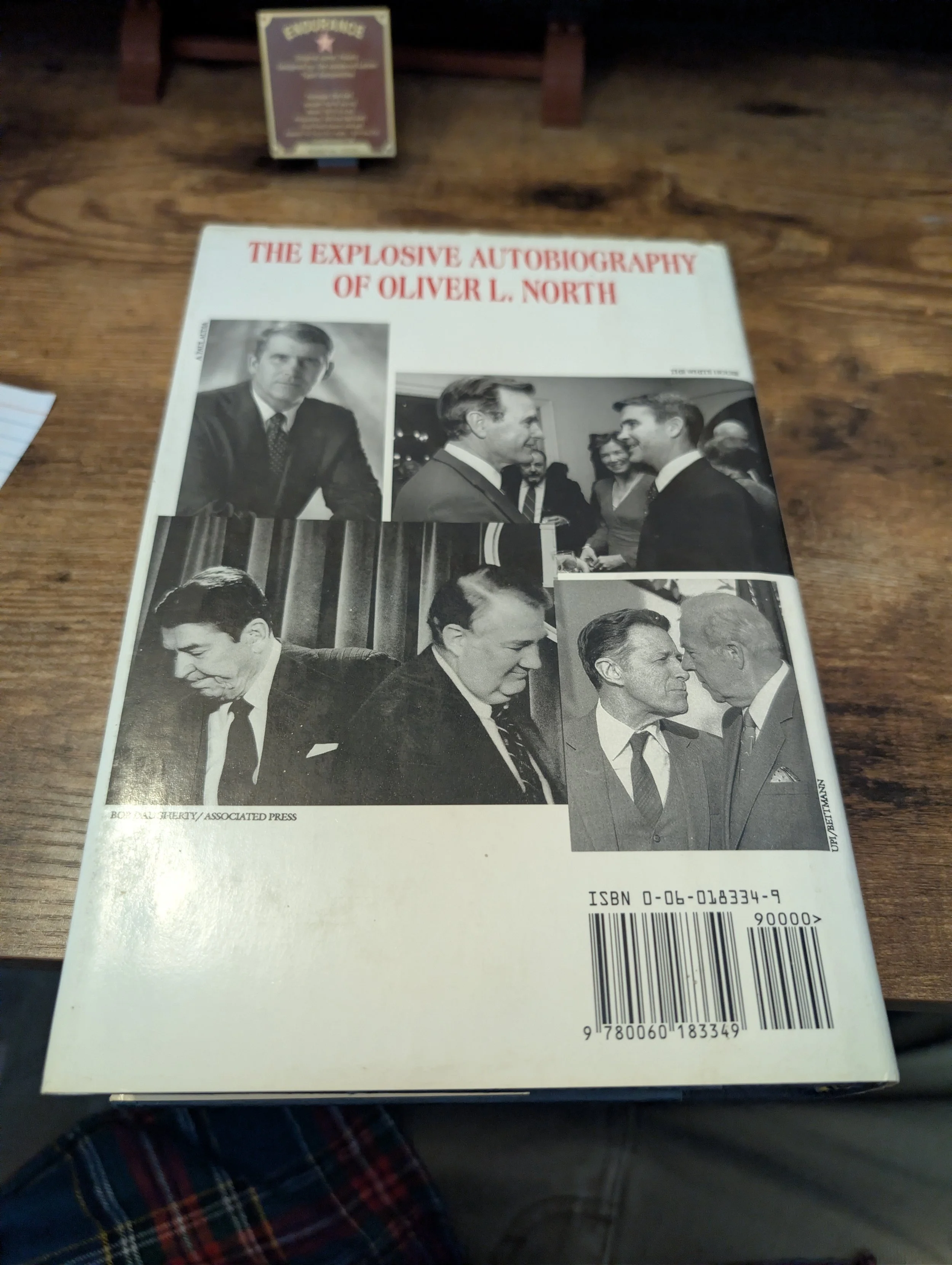 back dust jacket - under fire by oliver north.jpg