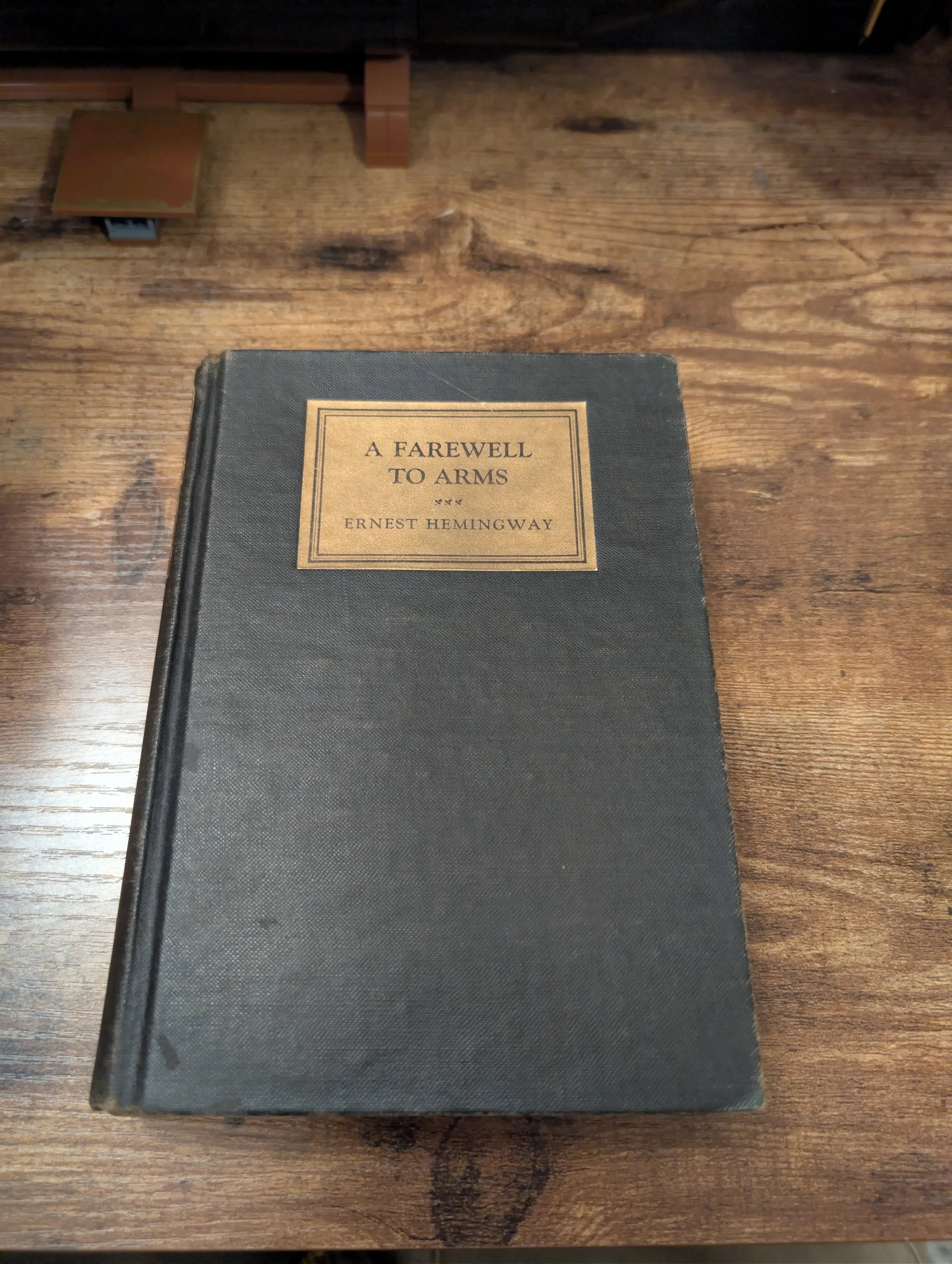 hemingway a farewell to arms first edition cover.jpg