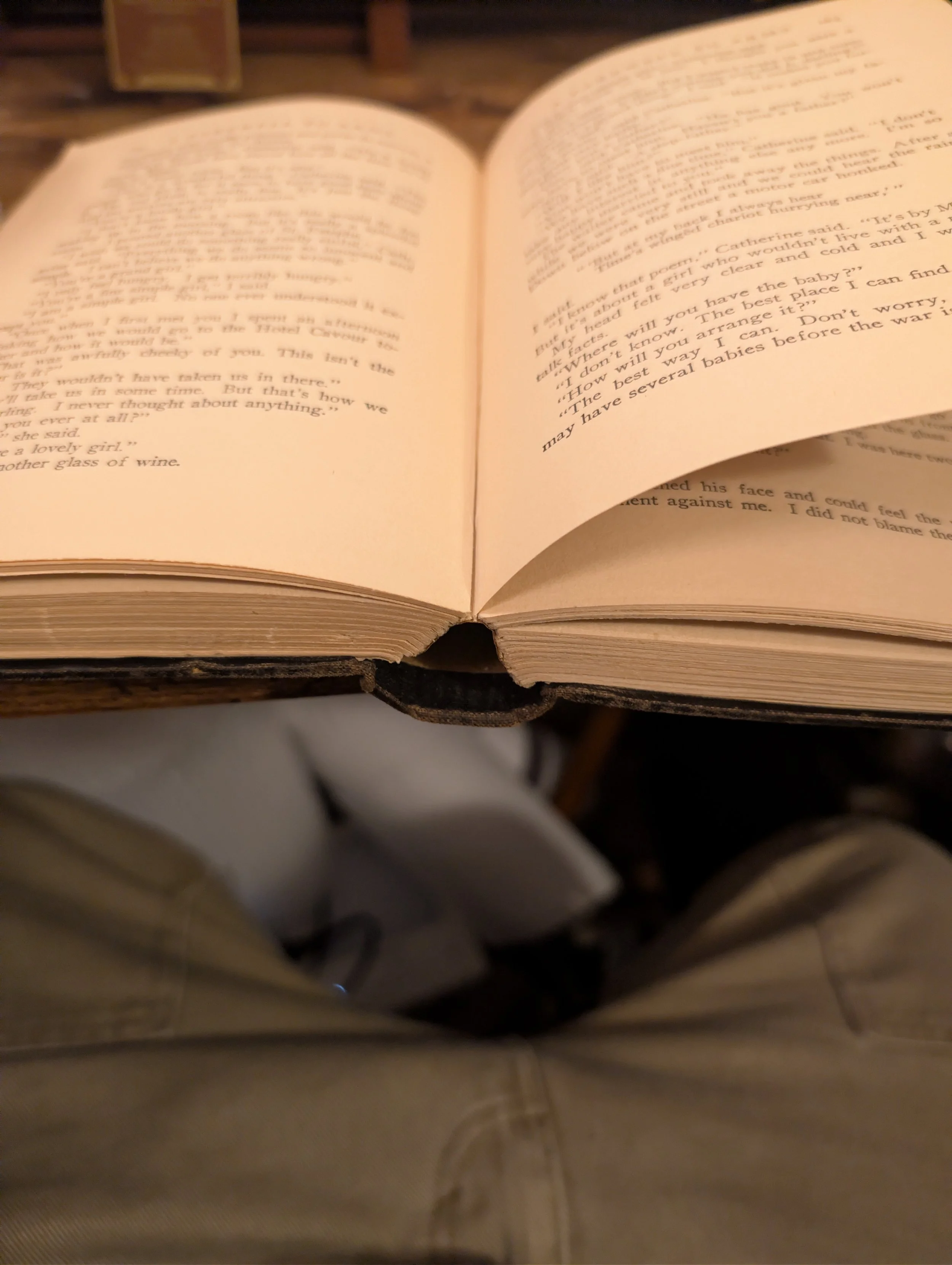 binding a farewell to arms ernest hemingway.jpg