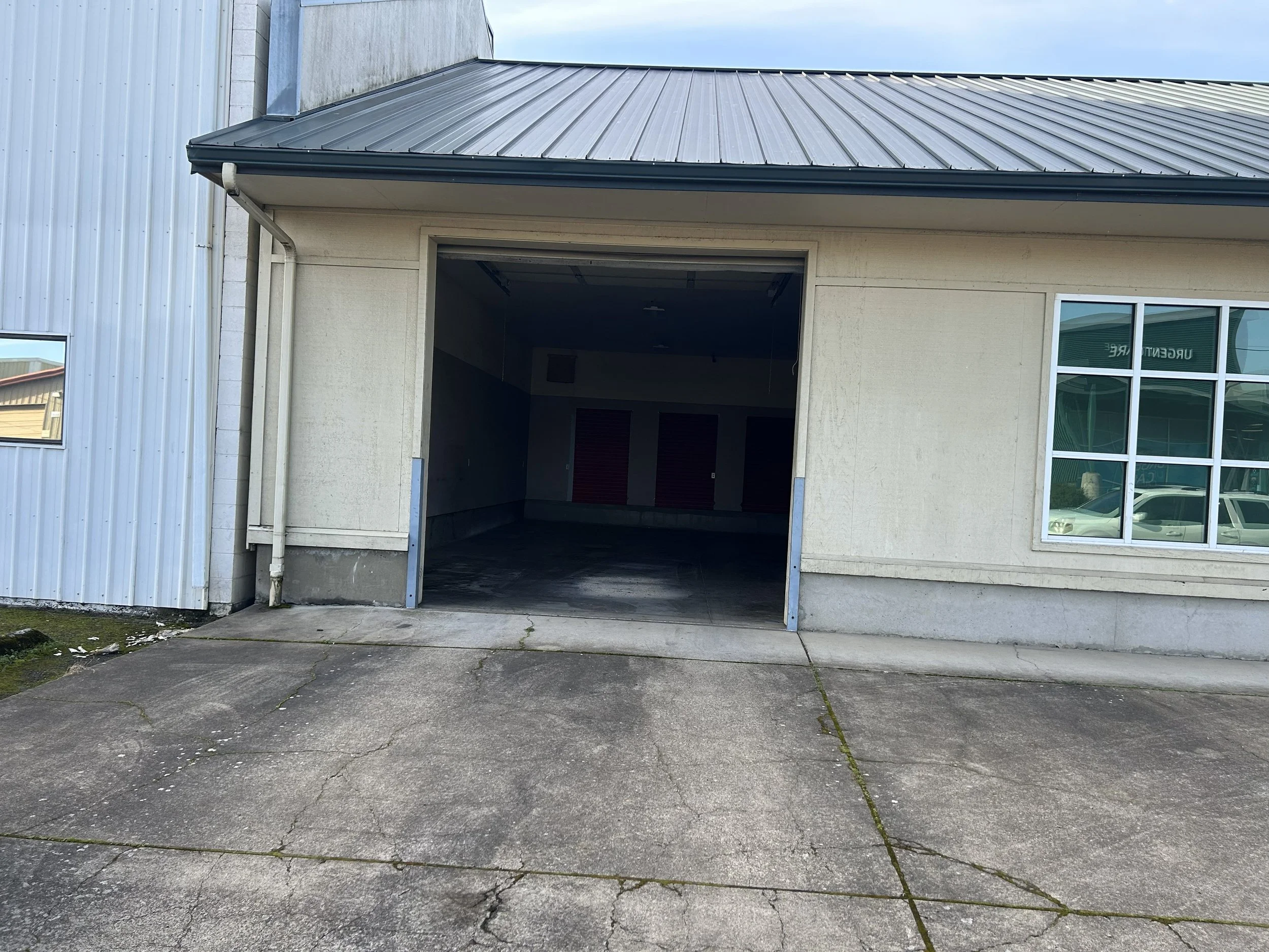 IMG_0349 outside garage.jpg