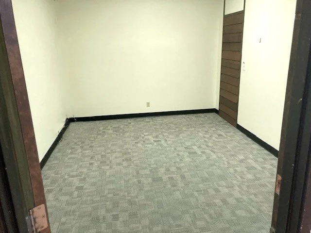 1643 Oak-Photo of first room you walk into, 8.31.2023.jpg