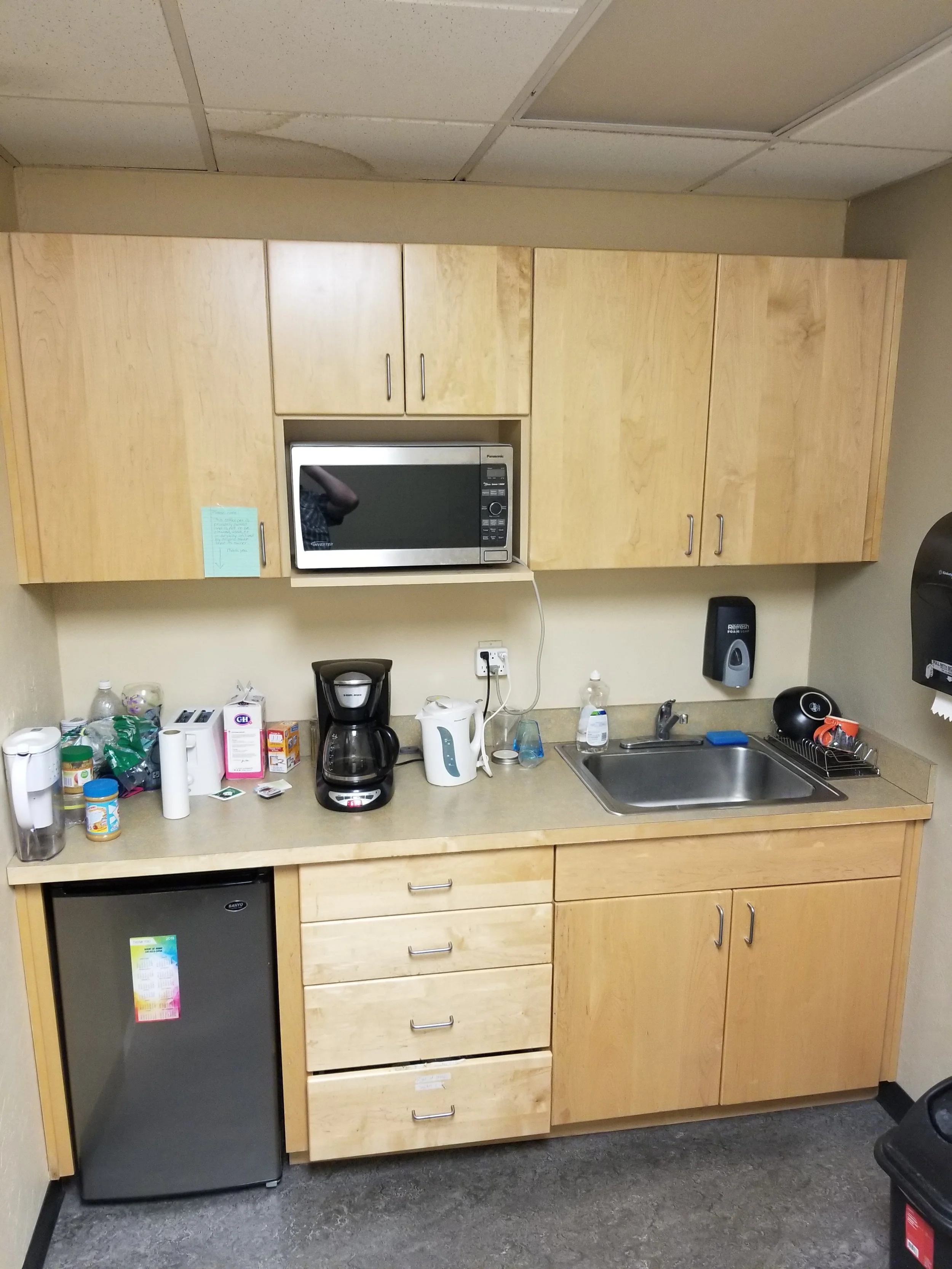 1639 Oak St Shared Kitchentte.jpg
