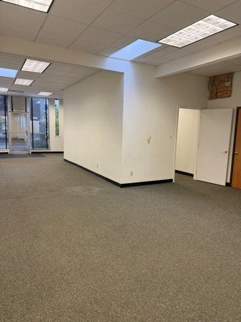 1601 B OAK 15 Private office.jpg