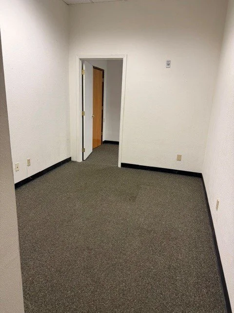 1601 B OAK 18 Office.jpg