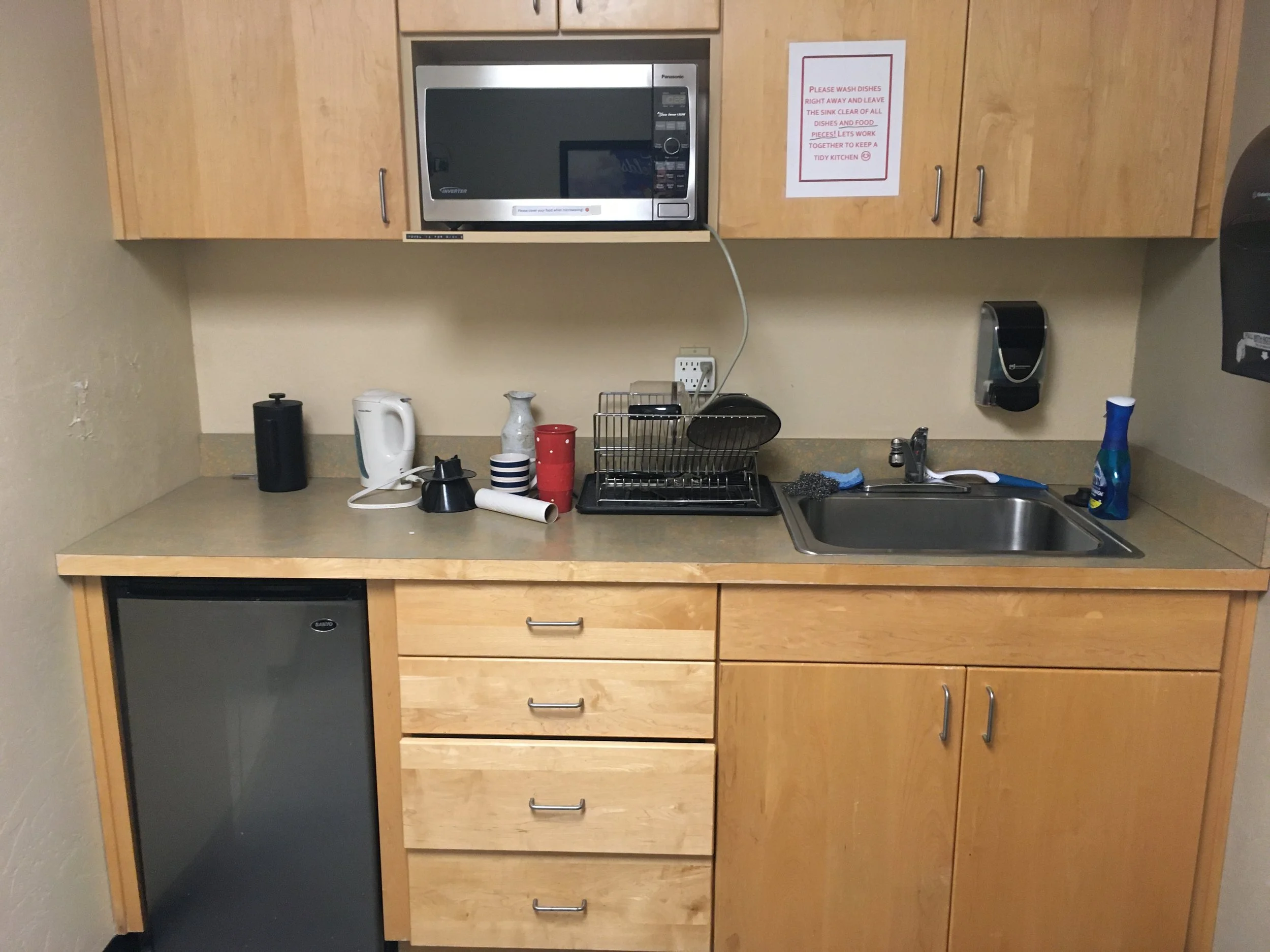 IMG_0894 kitchenette.JPG