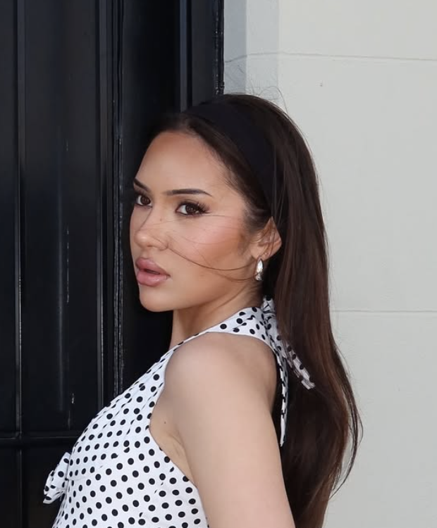 MIA ANASTASIA | 302K