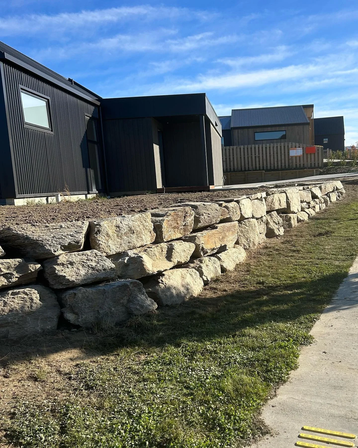 Rockwall turned out great. Awesome project, with awesome clients!
.
.
.
#rockwall #retainingwalls #excavator #hardwork #landscaping #excavating #earthmoving #wanaka