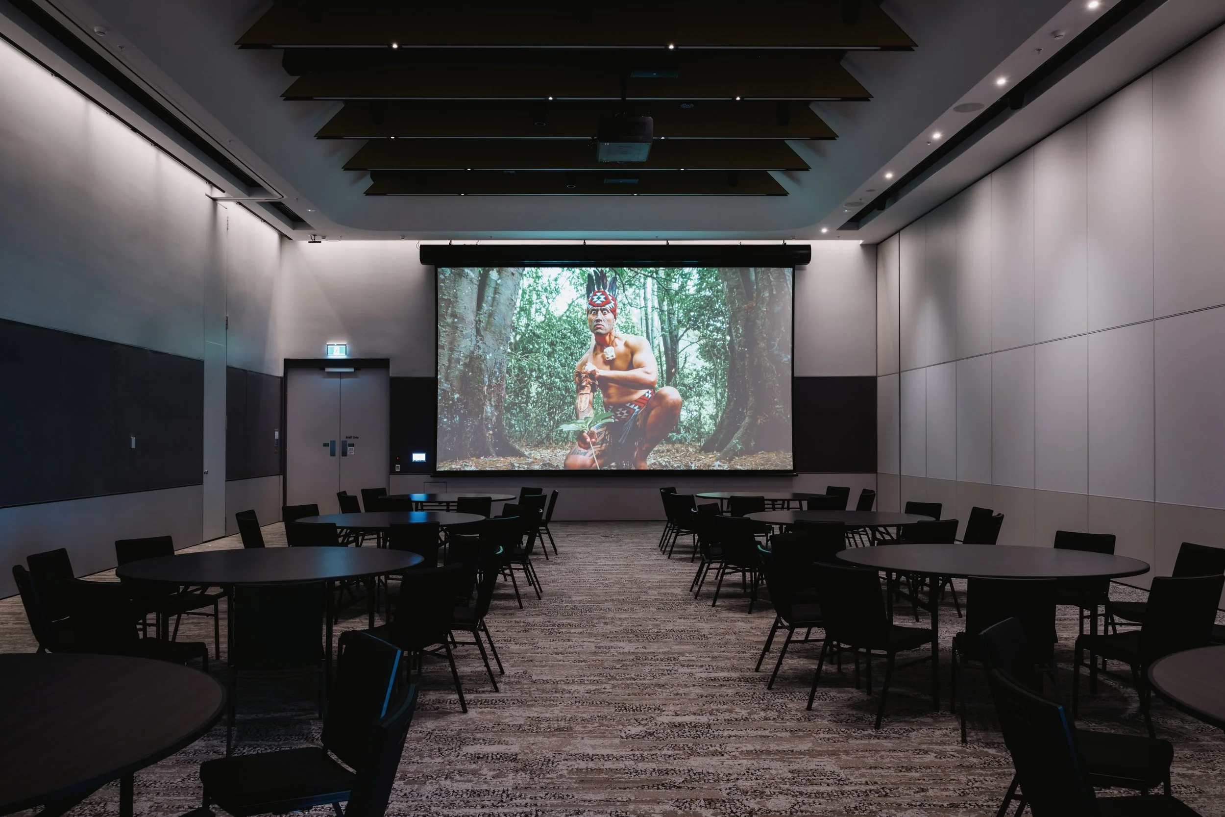 854317-meeting-room-515-12.jpg