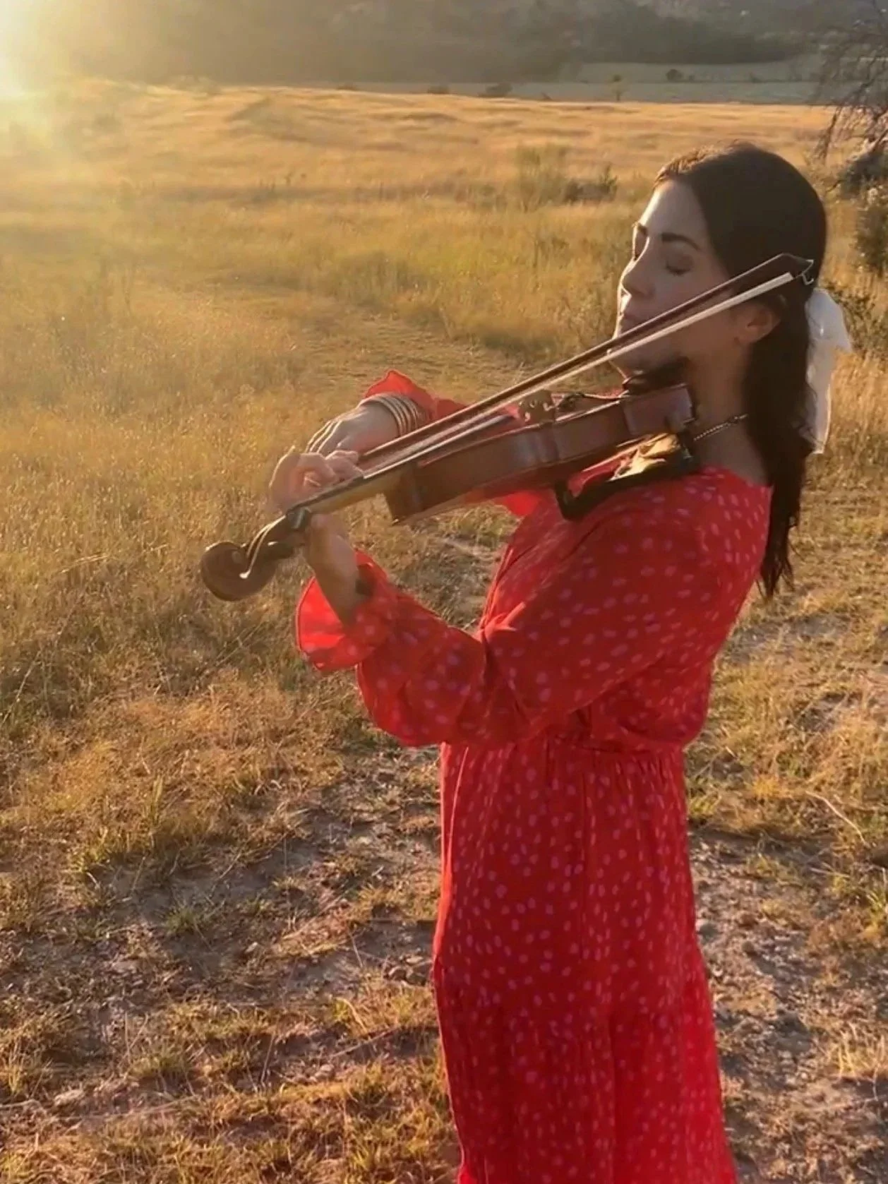 Hill country wedding violinist Natalie Burns available for Fredericksburg weddings, cocktail hours, and special events.