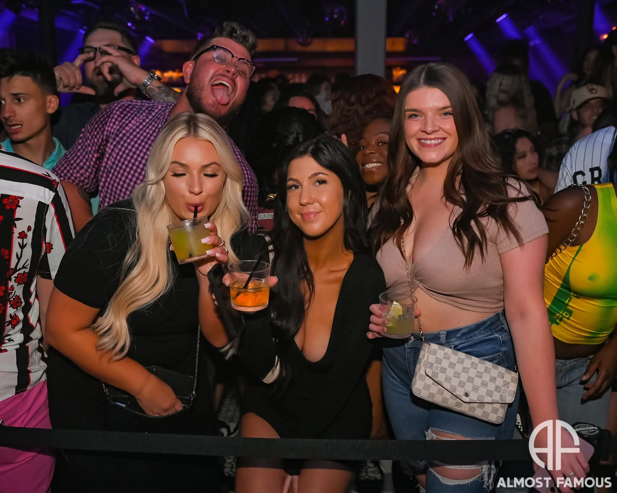 af 3 girls 1 guy.JPG