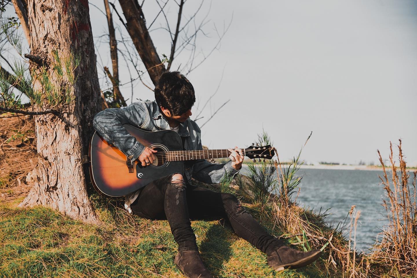 And nothing else matters.. 🎸🎶.
.
.
👦🏻: @javierportillx .
📸: Giovanni Malanga (@diconzaphoto)
.
Tags: #miami #doral #florida #nature #brickell #trees #maracaibo #caracas #artist #goalkeeper #miamidesigndistrict #photography #fotografia #photograp