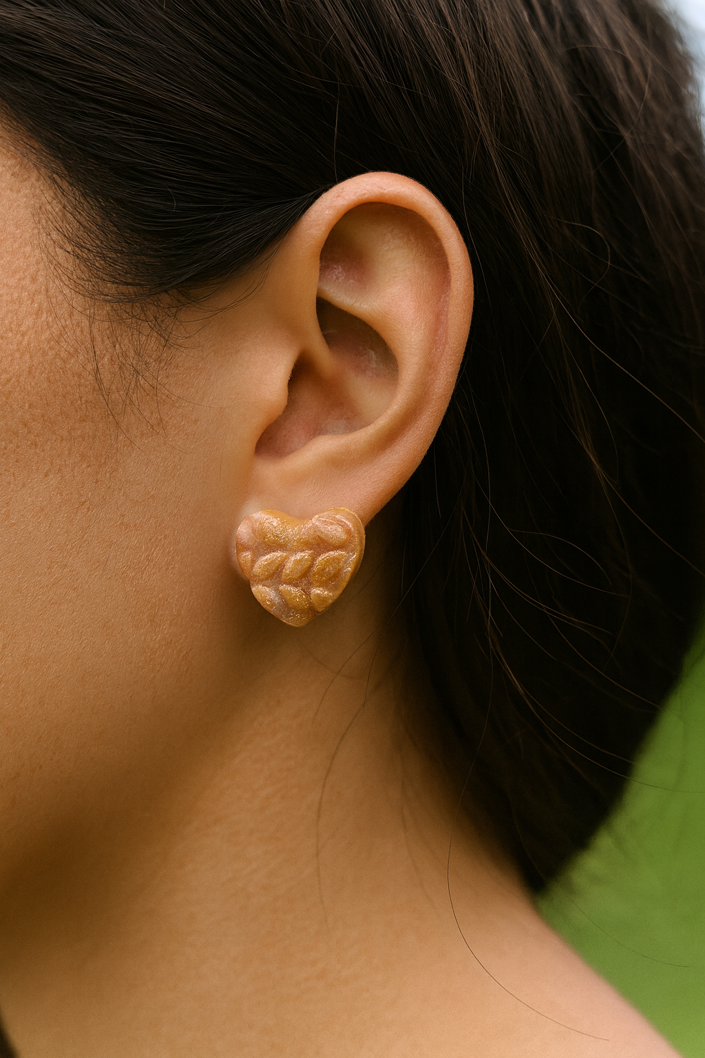 20251113_1938_Heart Earrings Display_remix_01k9y94z0aeea8cxq3r8wvptj1.png