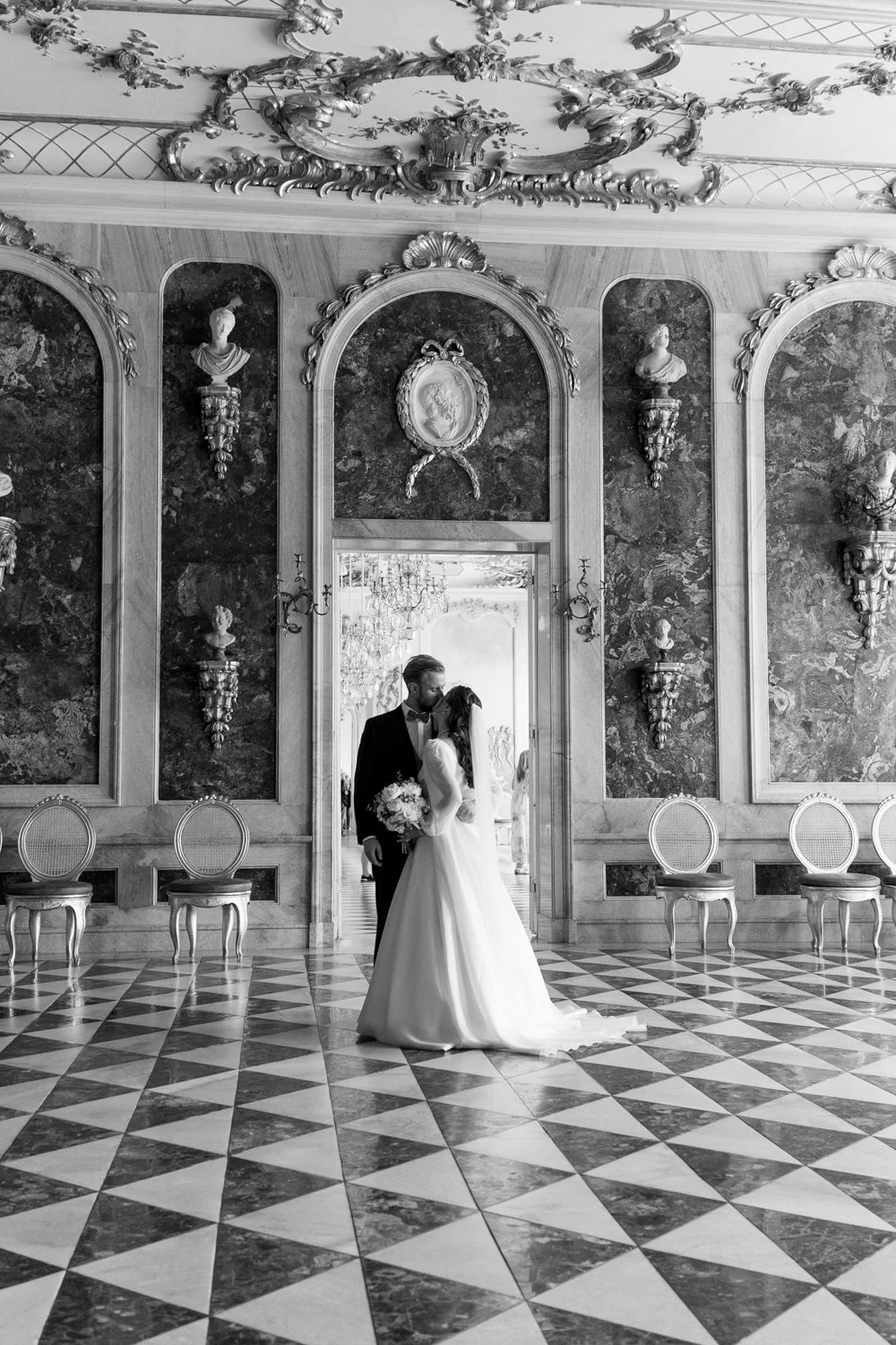 Fábio&Jules-bride-and-groom-intimate-moment