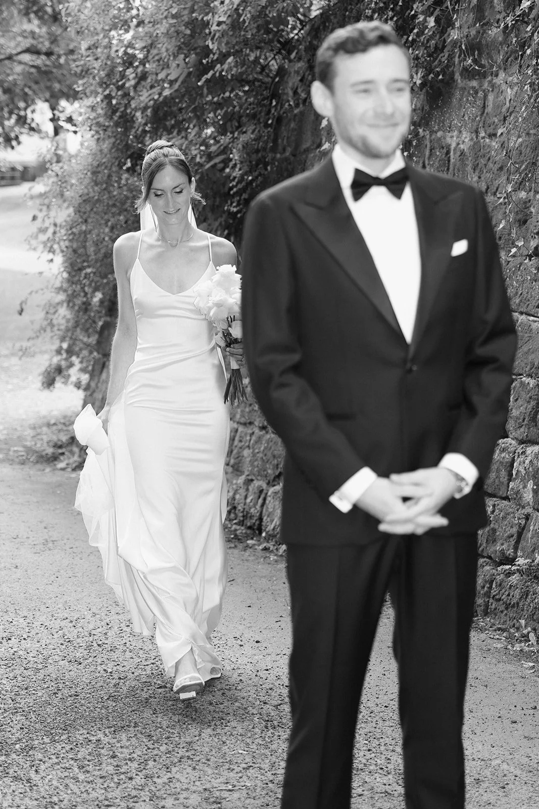 Fábio&amp;Jules-First-Look emotions-at-elegant-wedding