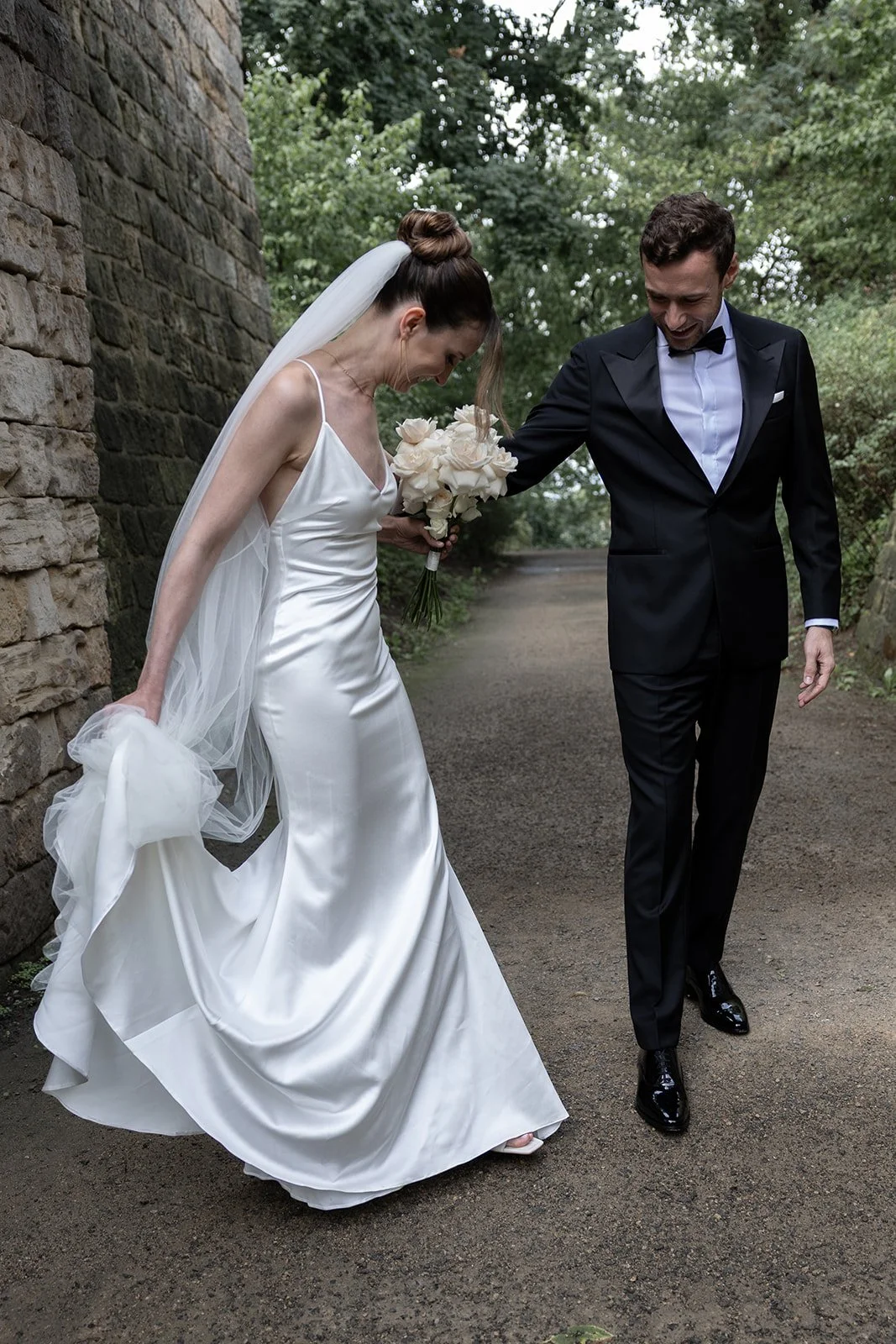 Fábio&amp;Jules-First-Look-of-bride-and-groom-at-elegant-wedding