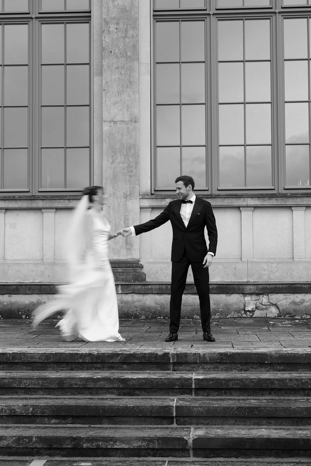 Fábio&amp;Jules-bride-and-groom-dancing-in-front-of-Lingnerschloss