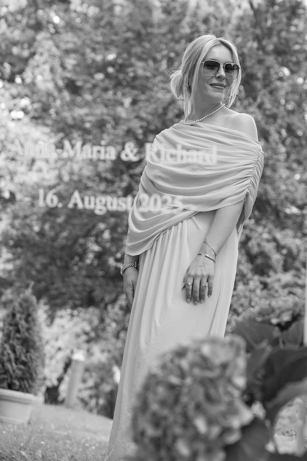 Fábio&Jules-bride-at-get-together-evening-schloss-steinhoefel