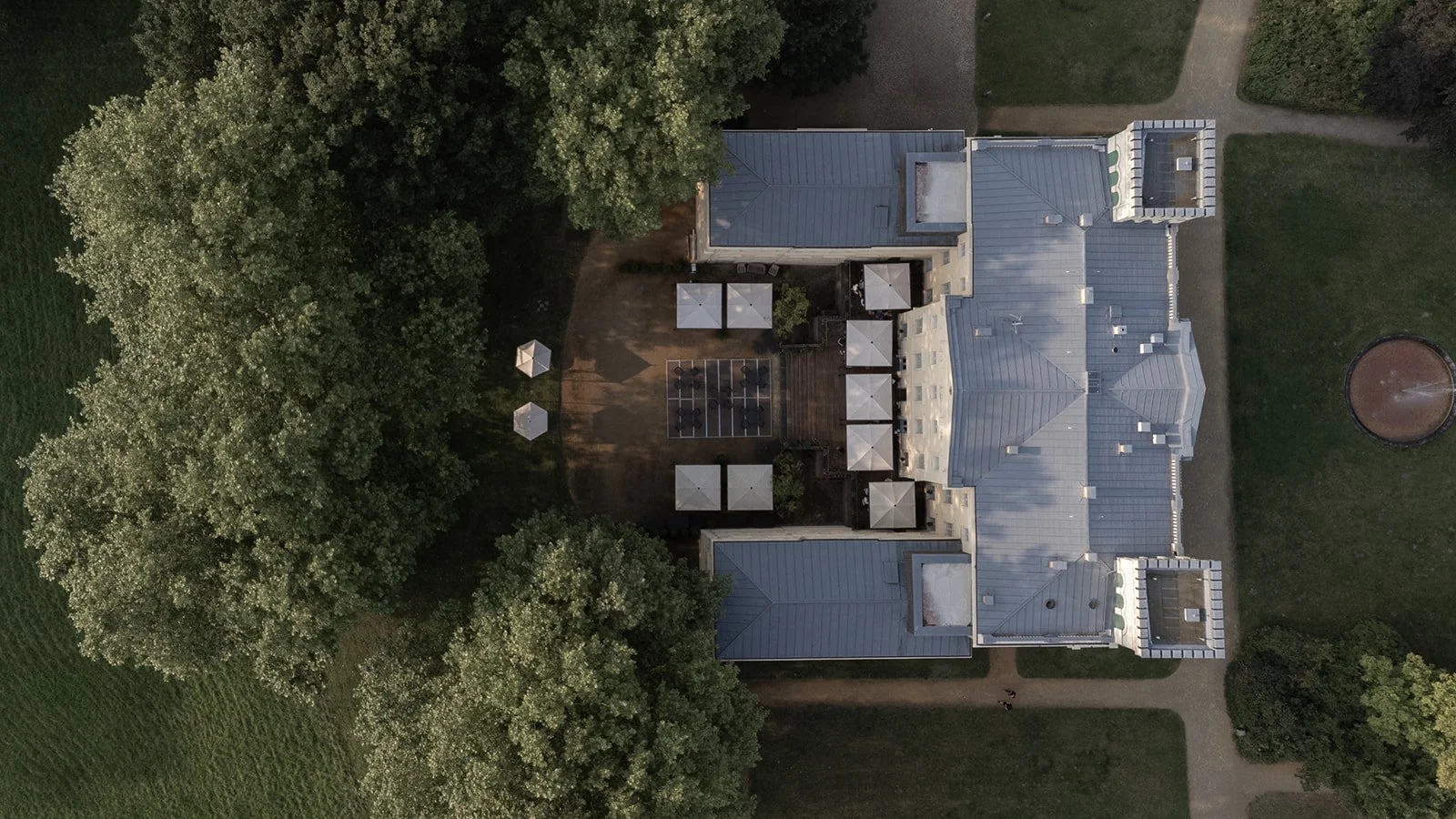 Fábio&Jules-sunset-drone-shot-schloss-steinhoefel