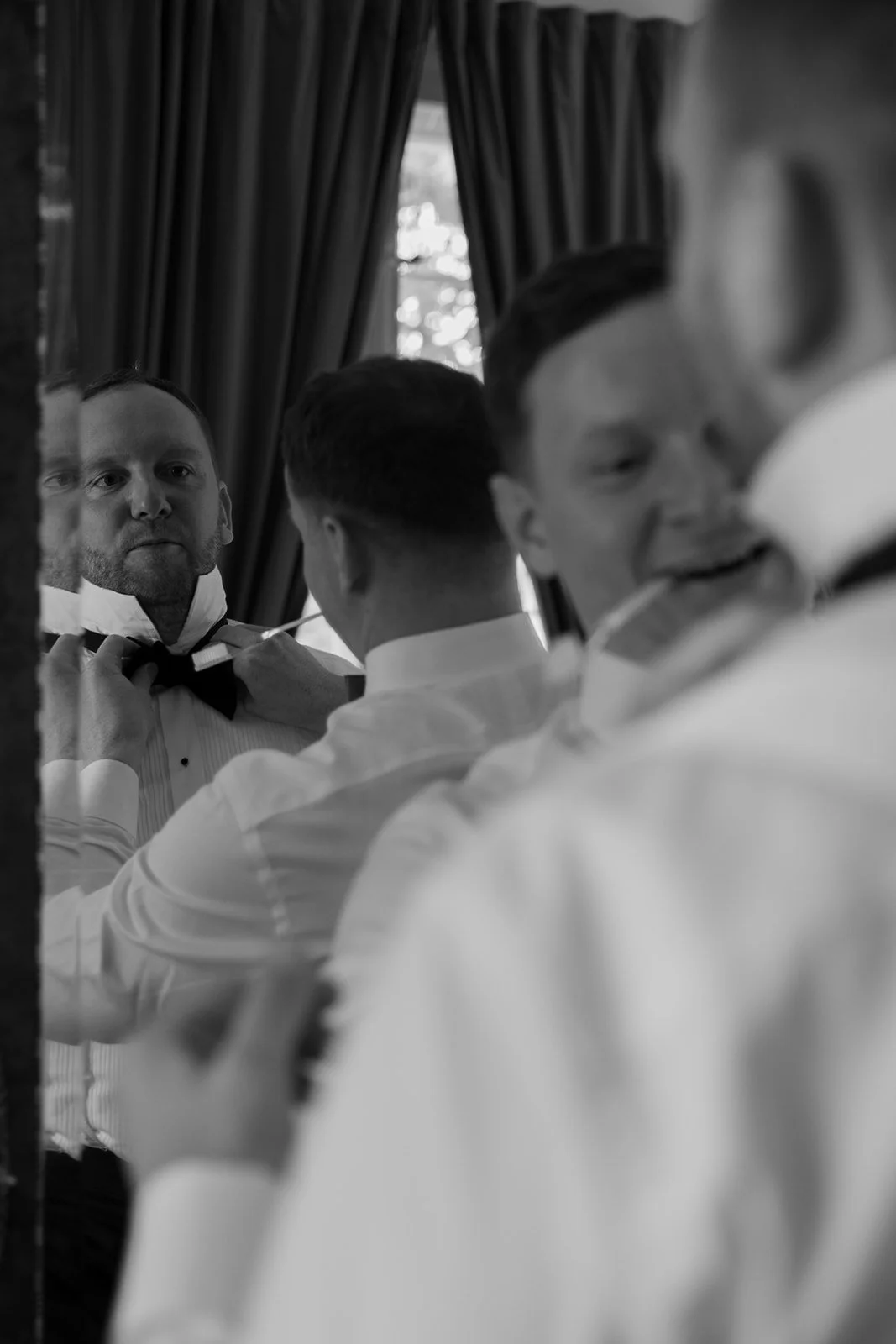 Fábio&Jules-groom-getting-ready-bowtie-wedding-berlin