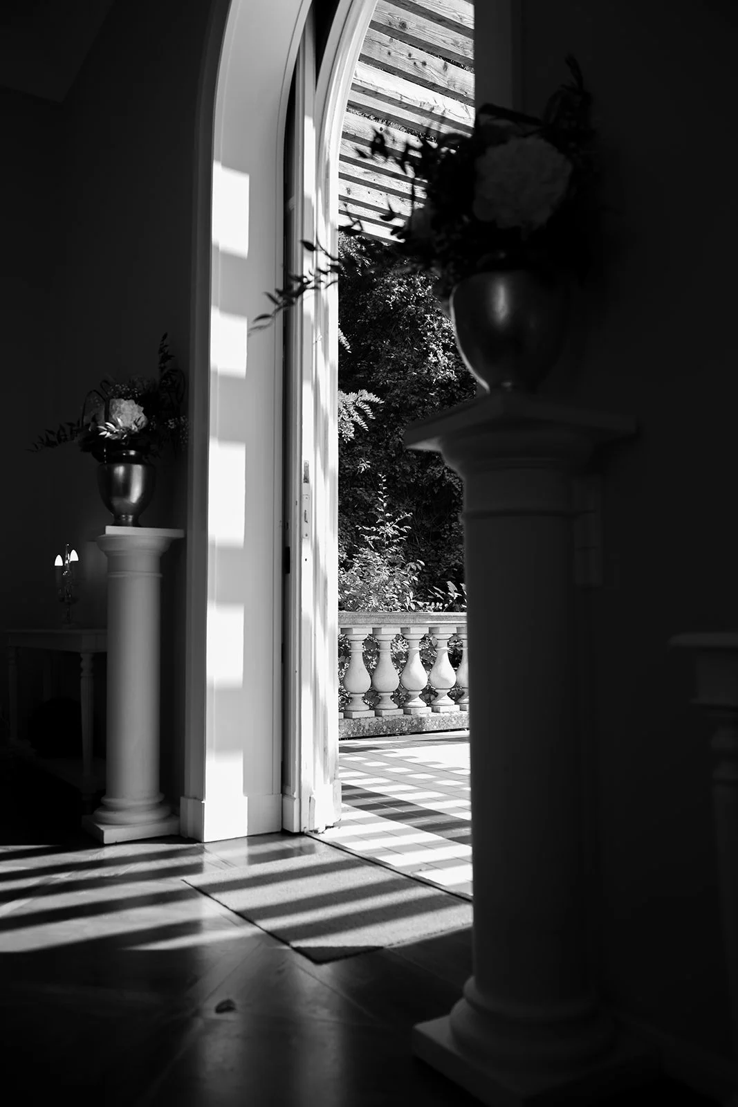 Fábio&Jules-play-of-light-and-shadow-at-wedding-ceremony