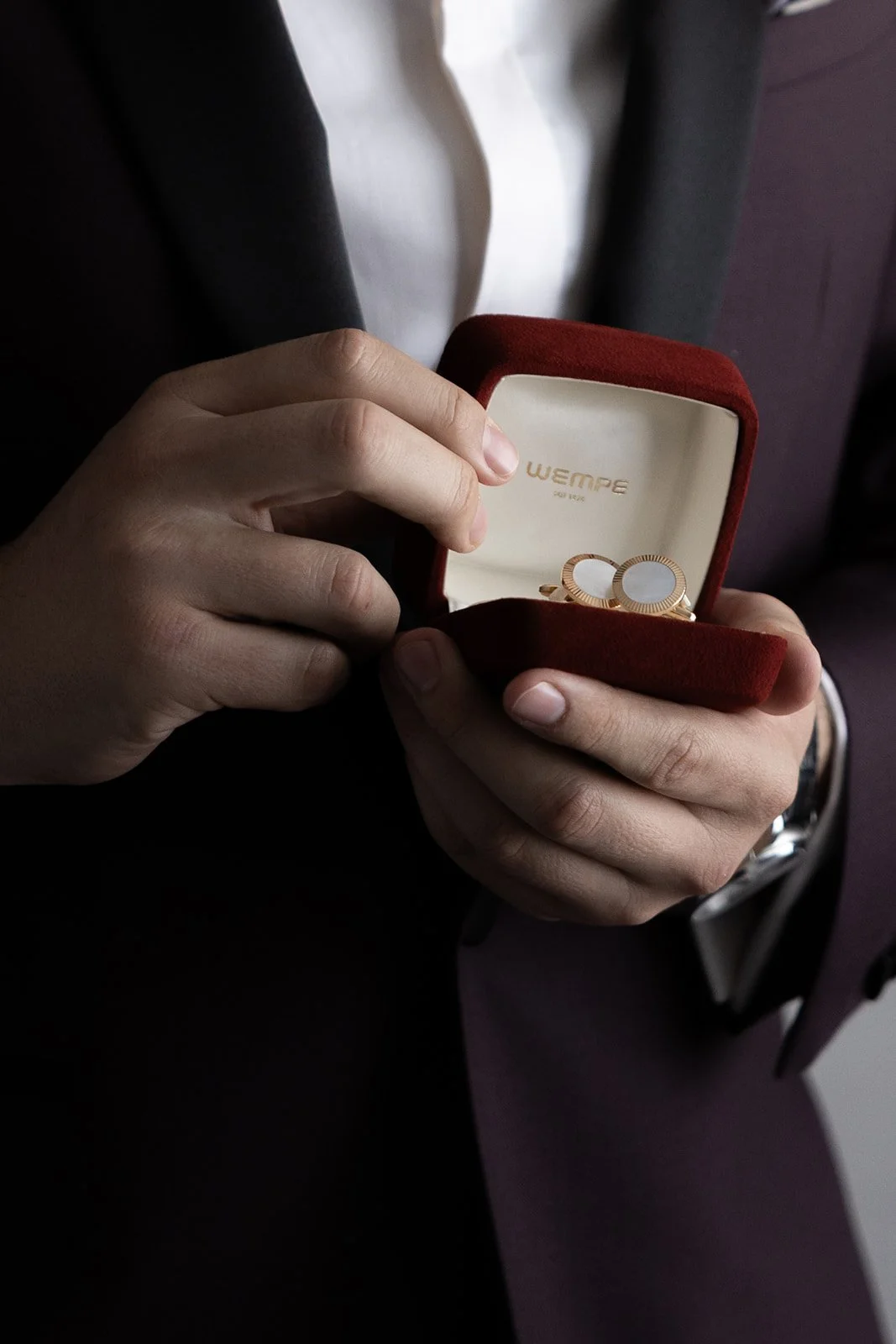 Fábio&amp;Jules-wedding-present-wempe-cufflinks