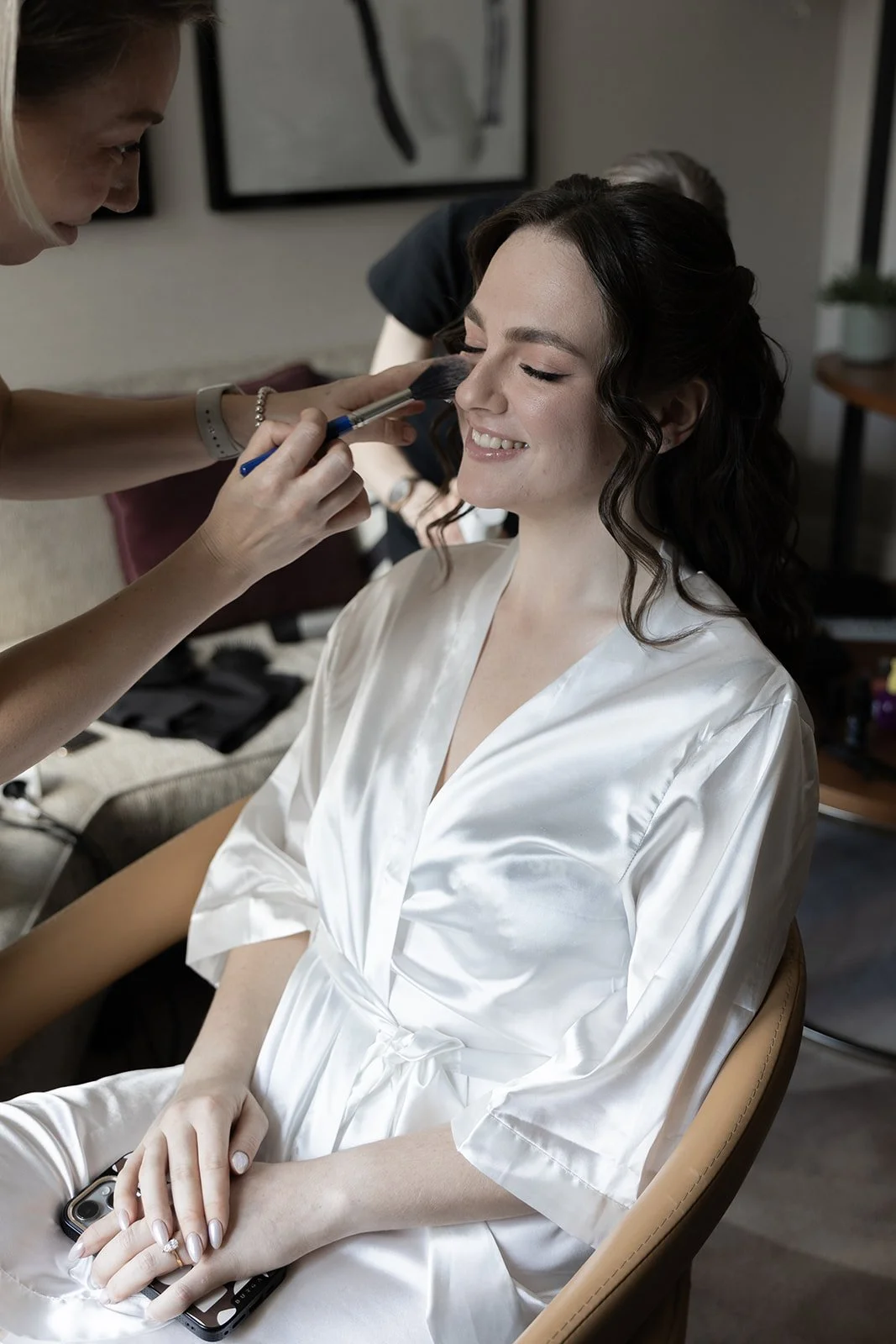 Fábio&amp;Jules-bride-getting-ready-ritz-carlton-berlin