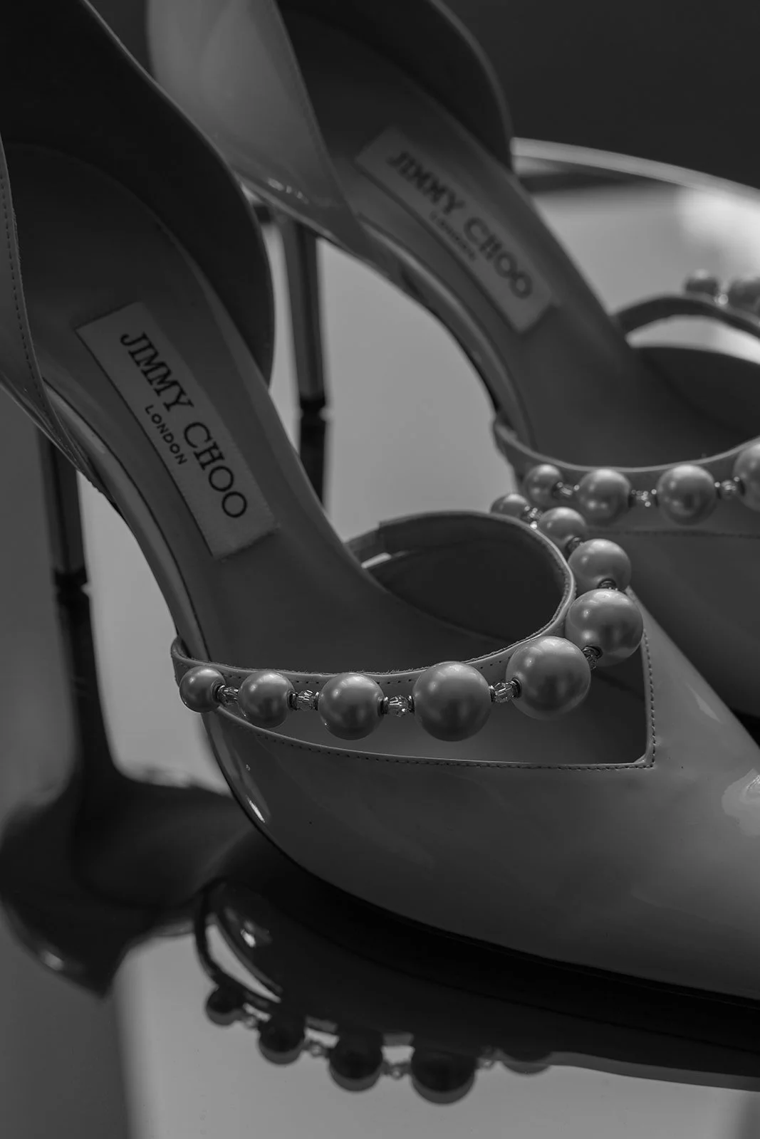 Fábio&amp;Jules-Jimmy-Choo-pearl-wedding-shoes