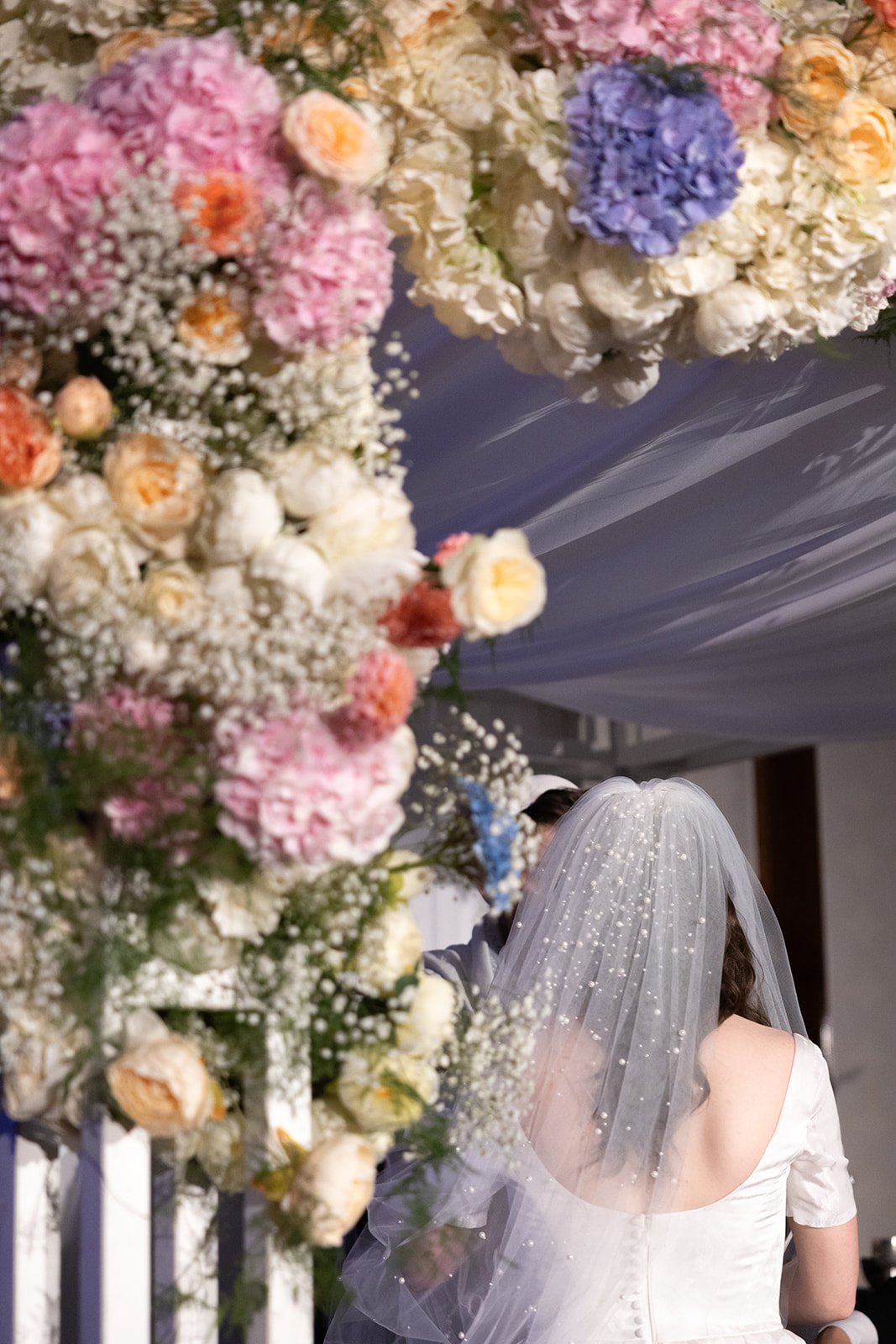 Fábio&amp;Jules-bride-circling-groom-chuppah
